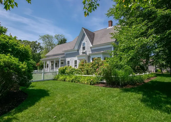 Gorgeous Traditional Home Modern Amenities Downtown Harwichport